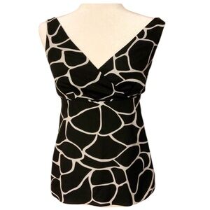 Ann Taylor Petite - Black and White Sleeveless Top!! Size 0P!!